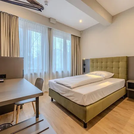 East Five Frankfurt Hotel 4*