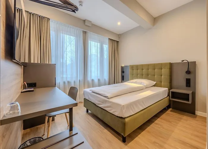 East Five Frankfurt Отель 4*